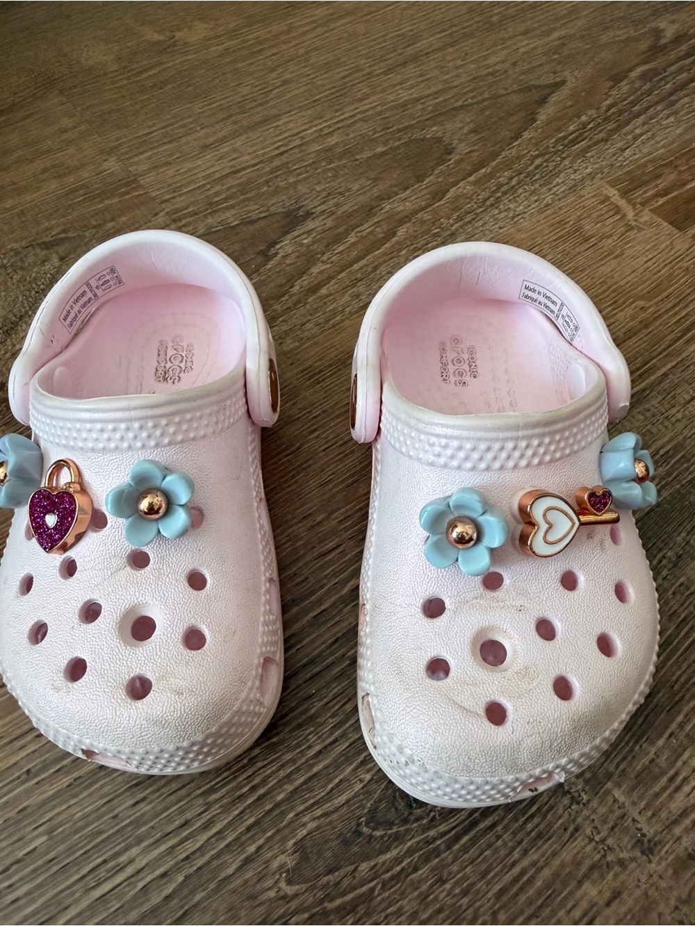 CROCS Light Pink Kids Clogs with Blue Flower and Heart Charms